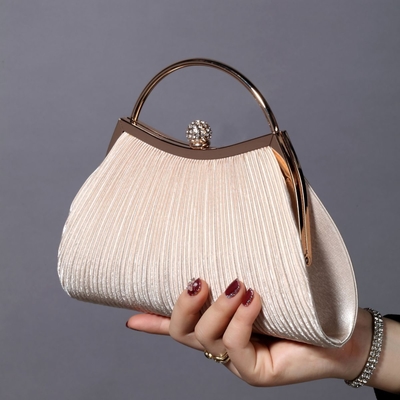 EUROPE AND THE UNITED STATES RETRO SOLID COLOR PLEATED HAND RING FASHION LOCK CLOSED DINNER BAG CHAIN CROSSBODY BAG
