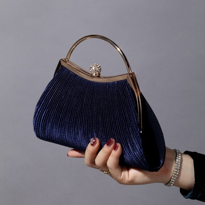 EUROPE AND THE UNITED STATES RETRO SOLID COLOR PLEATED HAND RING FASHION LOCK CLOSED DINNER BAG CHAIN CROSSBODY BAG