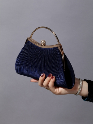EUROPE AND THE UNITED STATES RETRO SOLID COLOR PLEATED HAND RING FASHION LOCK CLOSED DINNER BAG CHAIN CROSSBODY BAG