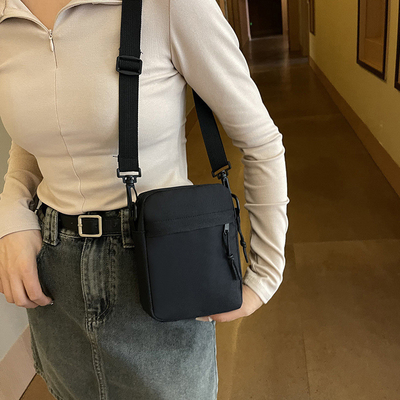 SIMPLE OXFORD CLOTH CASUAL CROSSBODY BAG MEN'S SIMPLE SOLID COLOR MOBILE PHONE BAG WITH A SINGLE SHOULDER SMALL BACKPACK