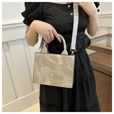 VINTAGE CHIC TEXTURED LETTER TOTE BAG WOMEN'S BAG 2024 NEW LARGE CAPACITY FASHION HANDBAG WIDE STRAP SHOULDER BAG