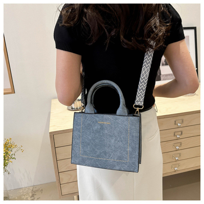 VINTAGE CHIC TEXTURED LETTER TOTE BAG WOMEN'S BAG 2024 NEW LARGE CAPACITY FASHION HANDBAG WIDE STRAP SHOULDER BAG