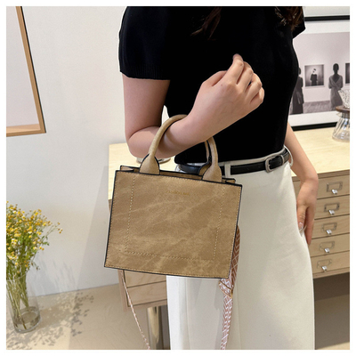 VINTAGE CHIC TEXTURED LETTER TOTE BAG WOMEN'S BAG 2024 NEW LARGE CAPACITY FASHION HANDBAG WIDE STRAP SHOULDER BAG