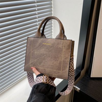 VINTAGE CHIC TEXTURED LETTER TOTE BAG WOMEN'S BAG 2024 NEW LARGE CAPACITY FASHION HANDBAG WIDE STRAP SHOULDER BAG