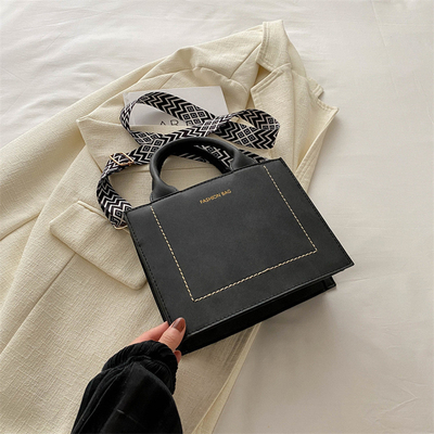 VINTAGE CHIC TEXTURED LETTER TOTE BAG WOMEN'S BAG 2024 NEW LARGE CAPACITY FASHION HANDBAG WIDE STRAP SHOULDER BAG